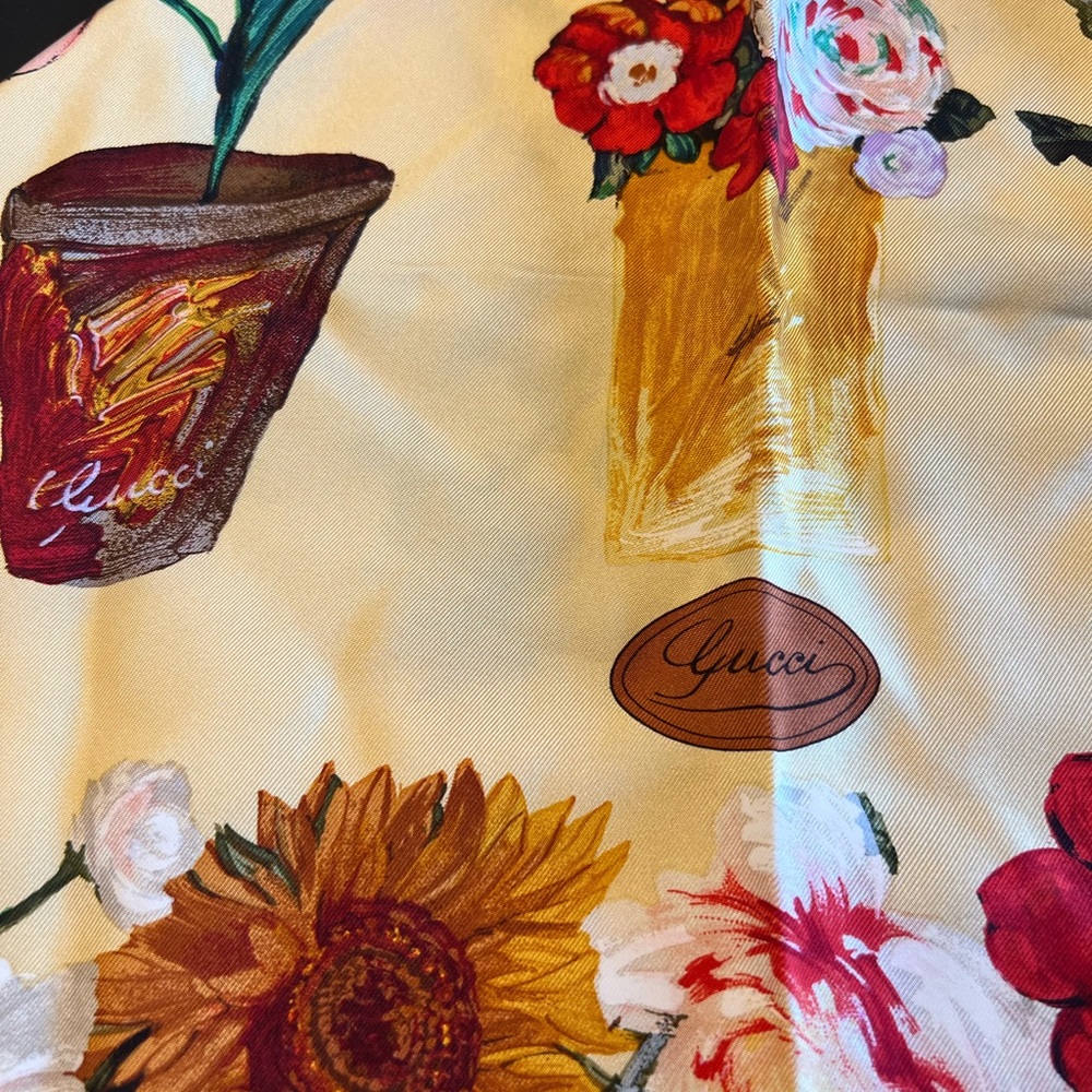 100% Authentic & Vintage Gucci Scarf
